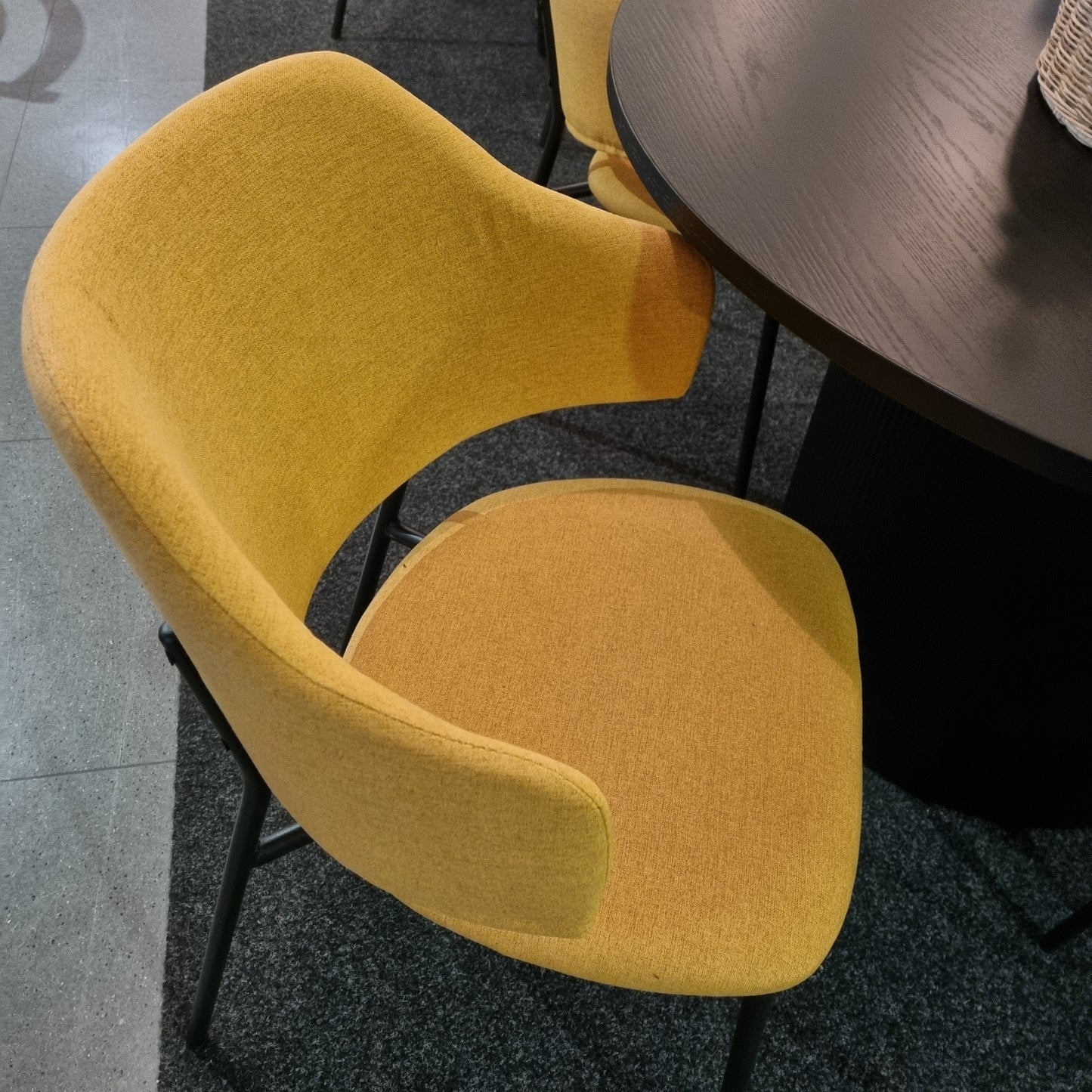 Eira tuoli okran väri