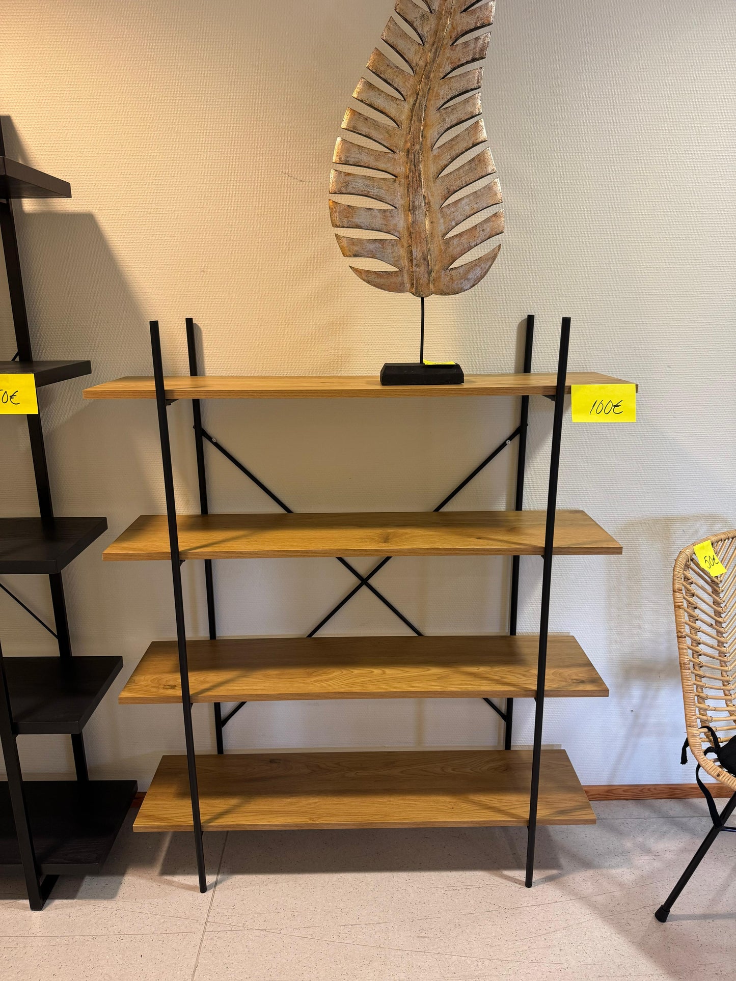 Dakota hylly, valmiiksi koottu näytekappale!