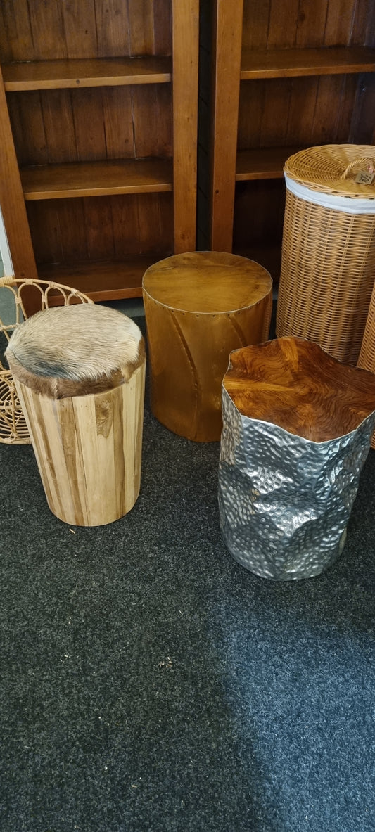 Erä persoonallisia jakkaroita !