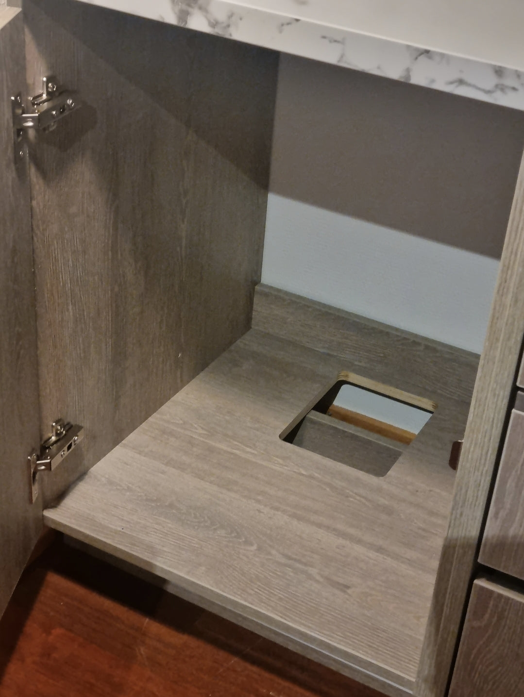 Lukollinen kaappi, risteilijä/ laiva kaluste
