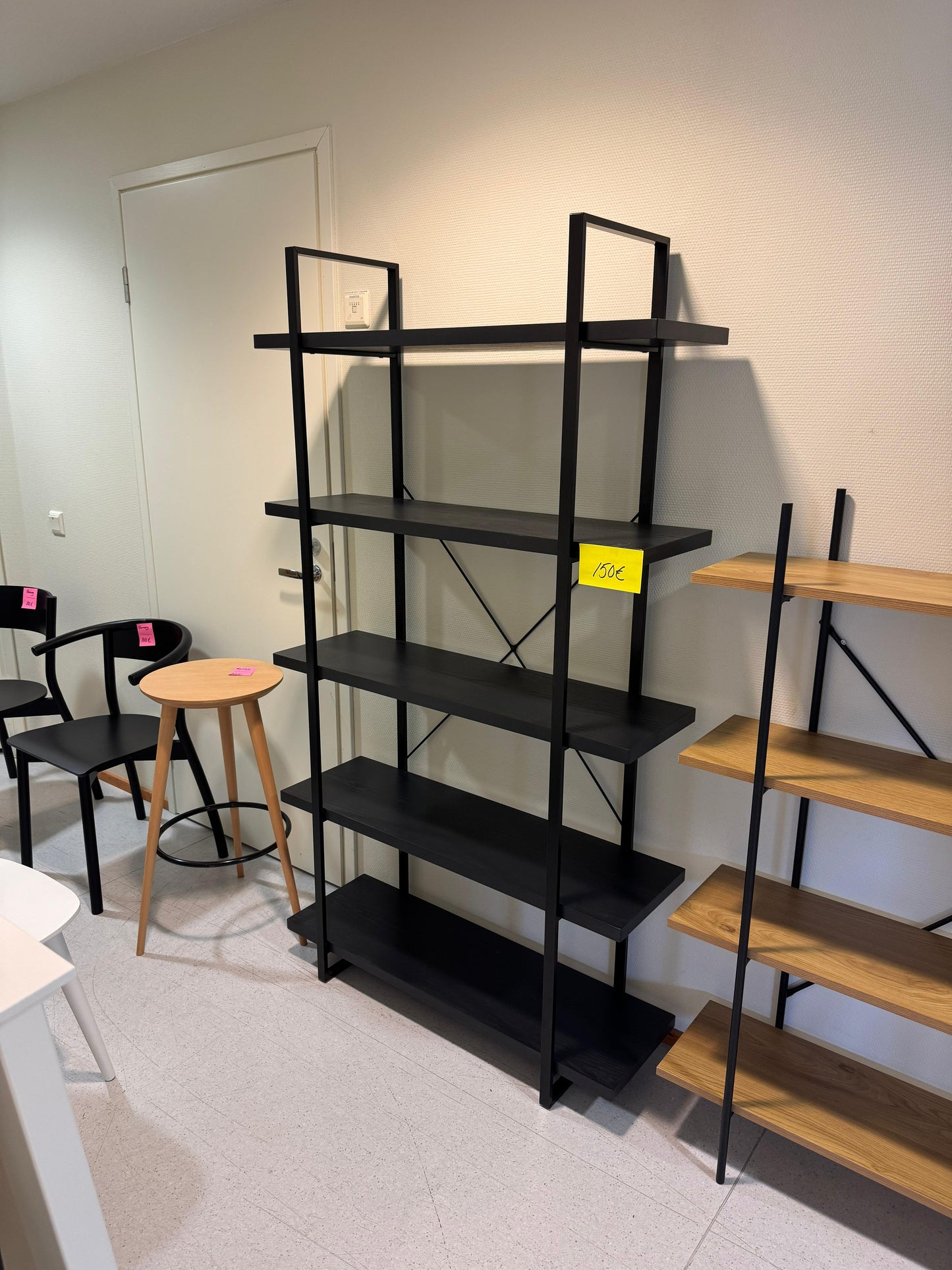 Yksittäiskappale Tokyo hylly, viidellä hyllytasolla