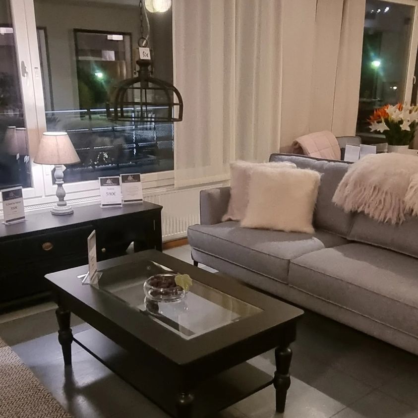 Harmaa sohva, kaksi sävyä valittavissa