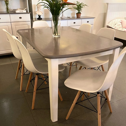 Laulumaan Viktoria-sarjan ruokapöytä harmaalla kannella