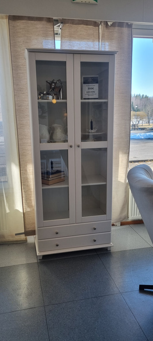 Siro ja kaunis massiivipuinen vitriini