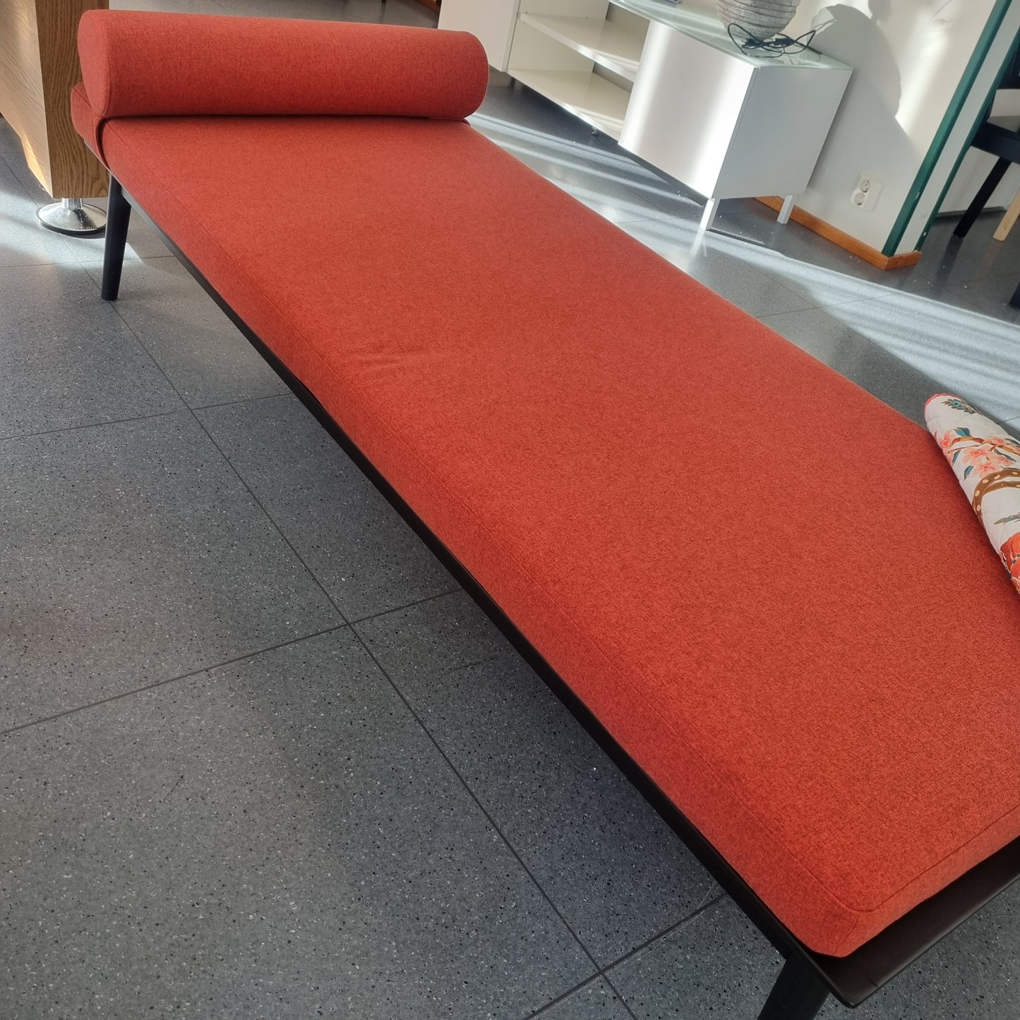 Laulumaa Eelis Daybed mustalla rungolla