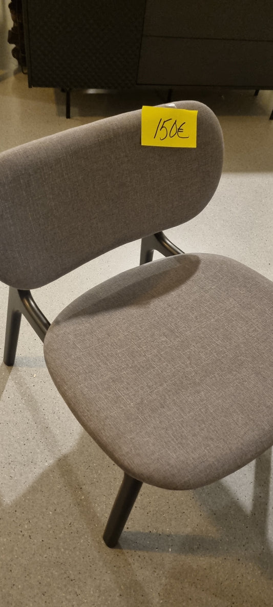 Yksittäiskappaleena nojatuoli, näyttelykappale!