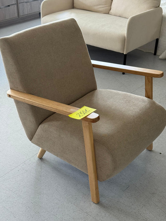 Uusi, näyttelykappale, nojatuoli