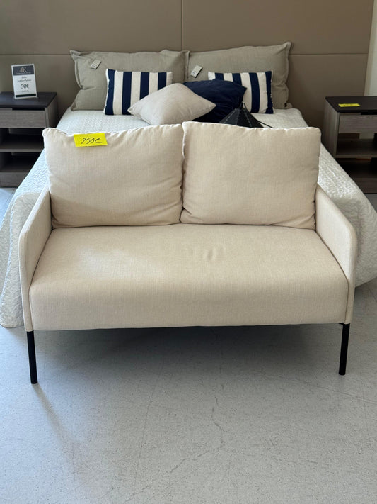 Näytekappale, uusi pieni kangas sohva, VARATTU!