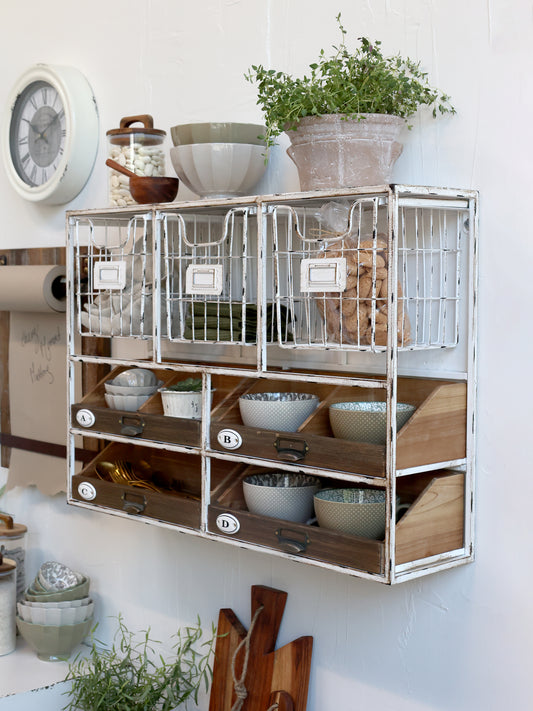 Tanskalainen seinälaatikosto koreilla, mallikappale myynnissä!