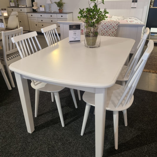 Laulumaan kokovalkoinen Viktoria pöytä