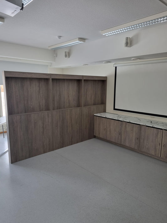 Seinä sermi huippulaadukasta laminoitua poppelivaneria! ( laiva / ristelijiä kaluste)